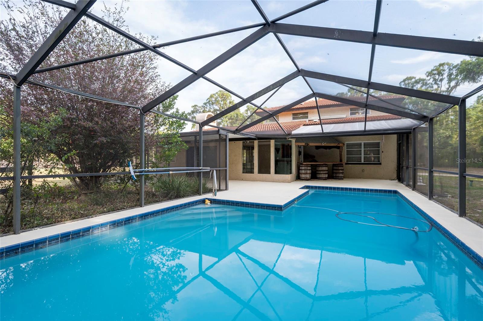 Listing photo id 42 for 12311 Oakwood Drive