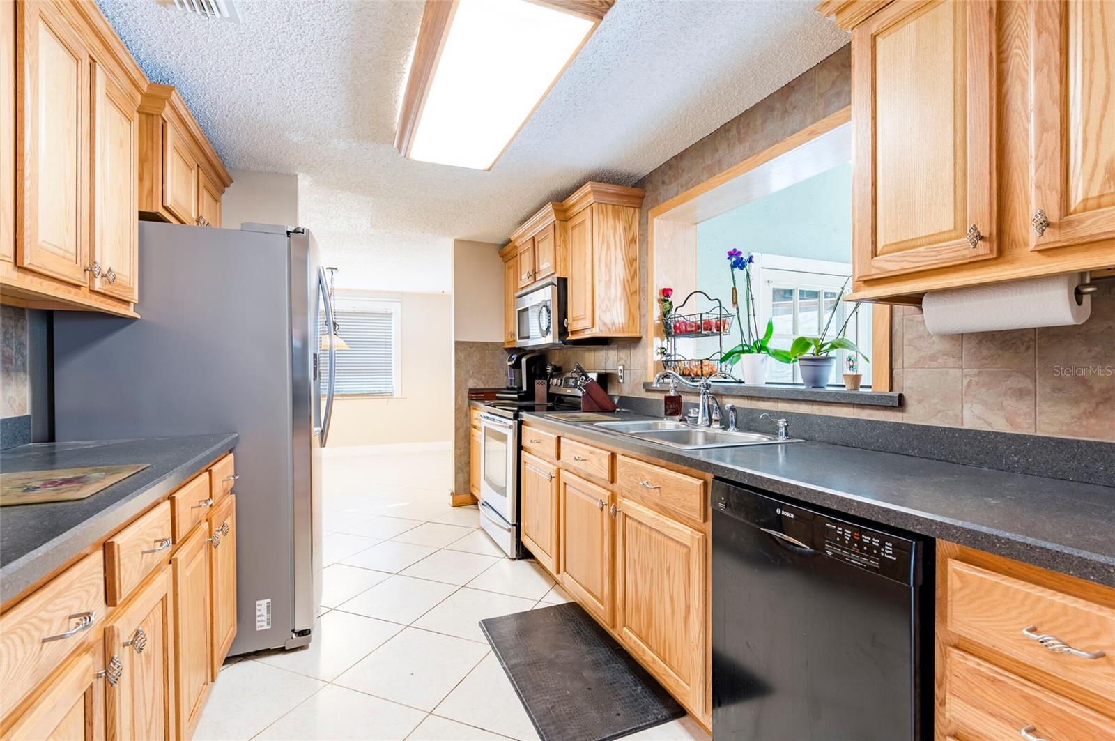 Listing photo id 43 for 12311 Oakwood Drive