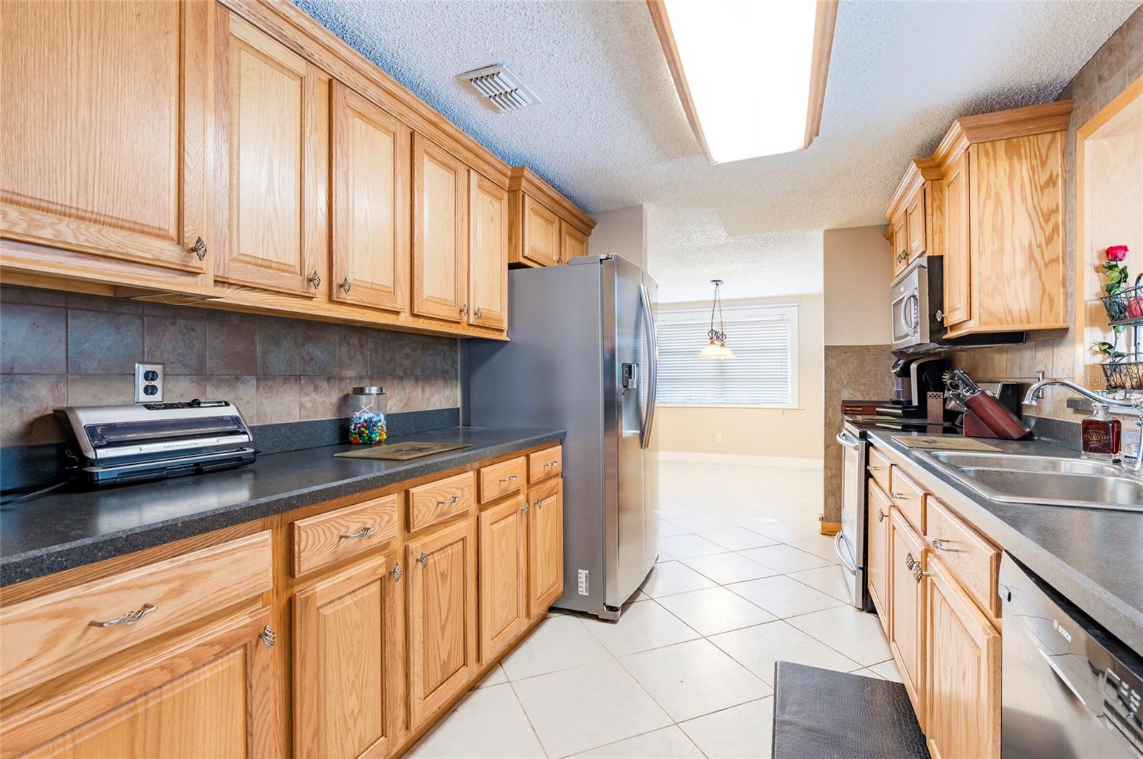 Listing photo id 44 for 12311 Oakwood Drive