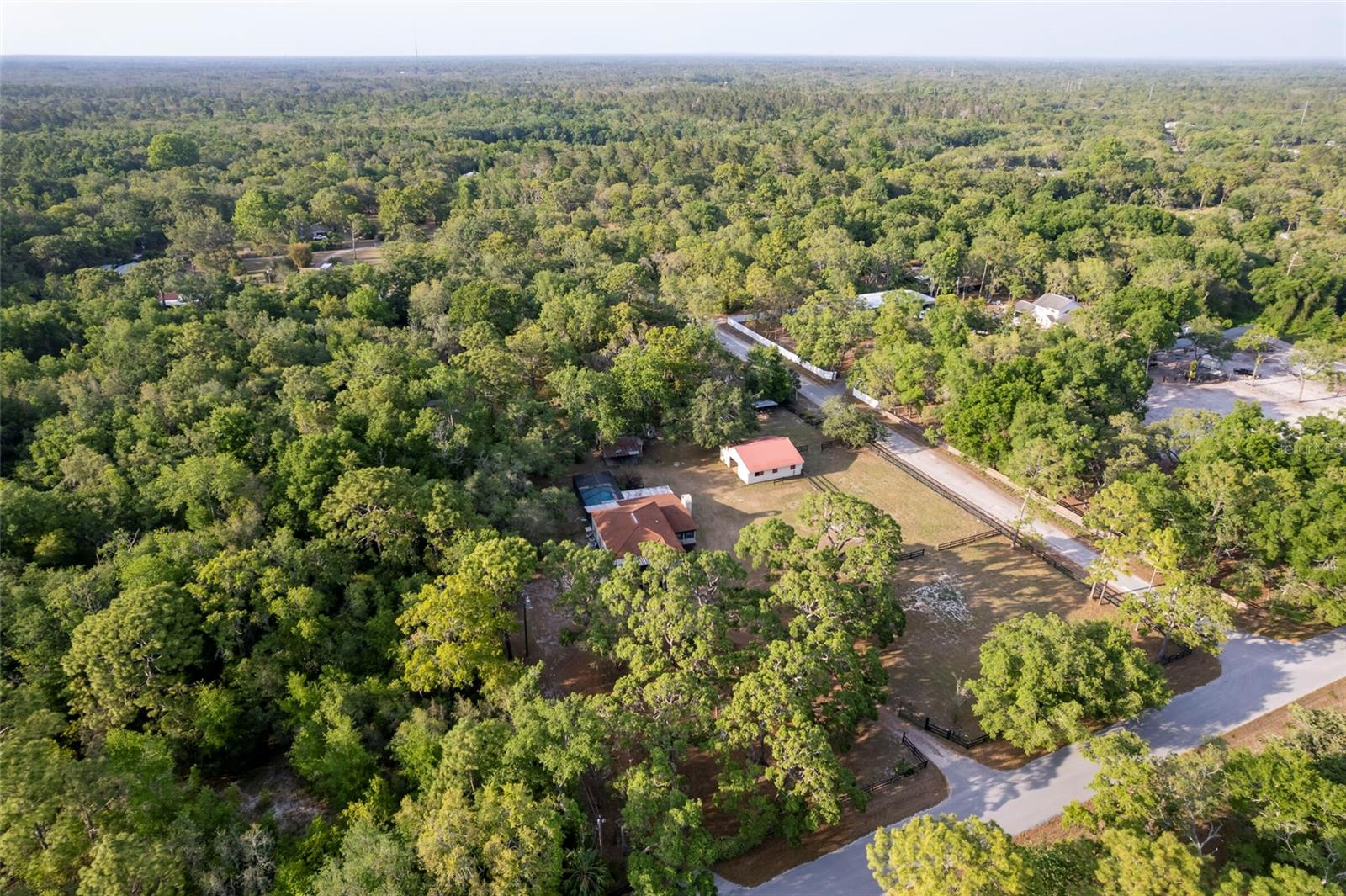 Listing photo id 3 for 12311 Oakwood Drive