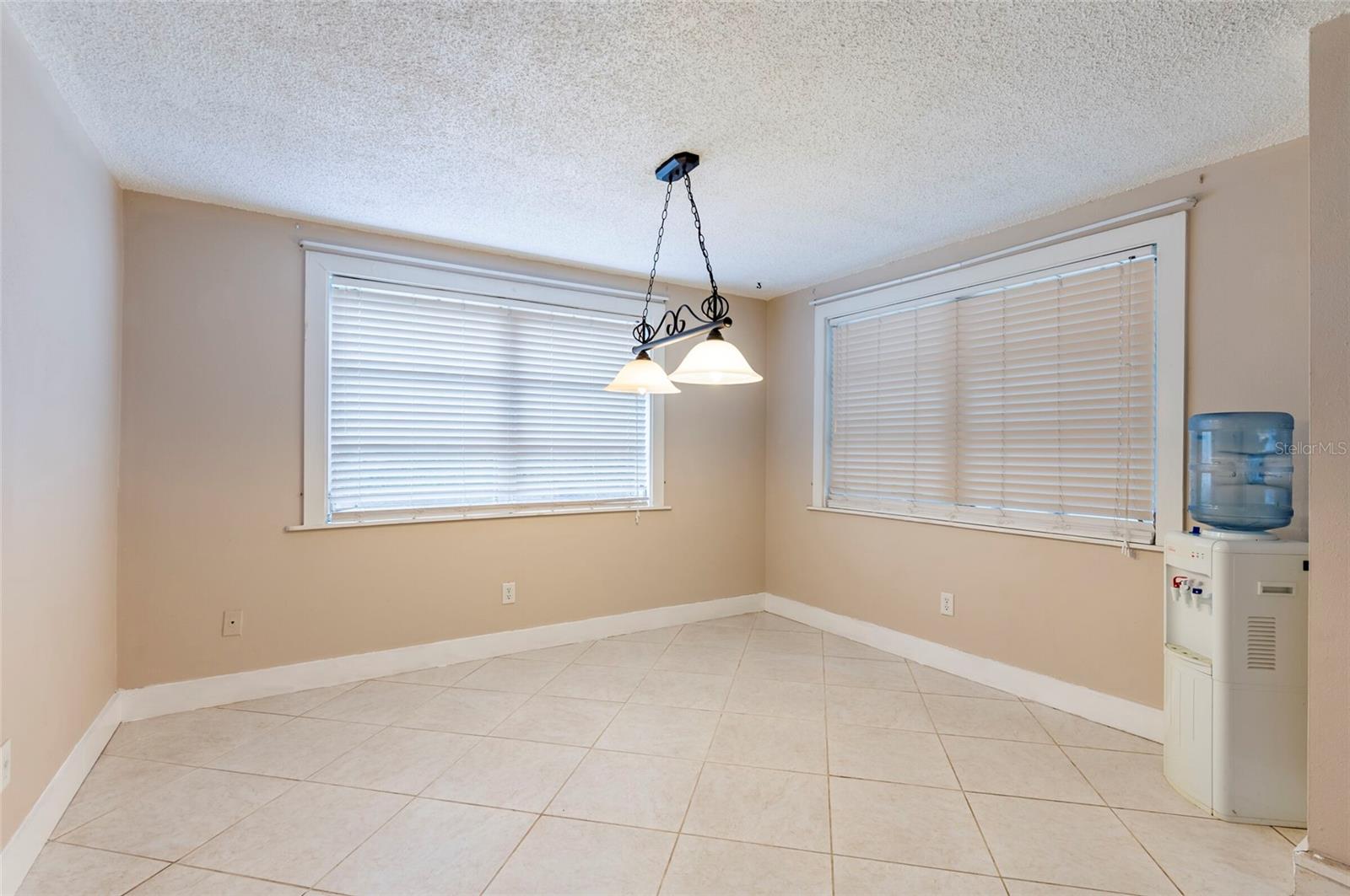 Listing photo id 48 for 12311 Oakwood Drive