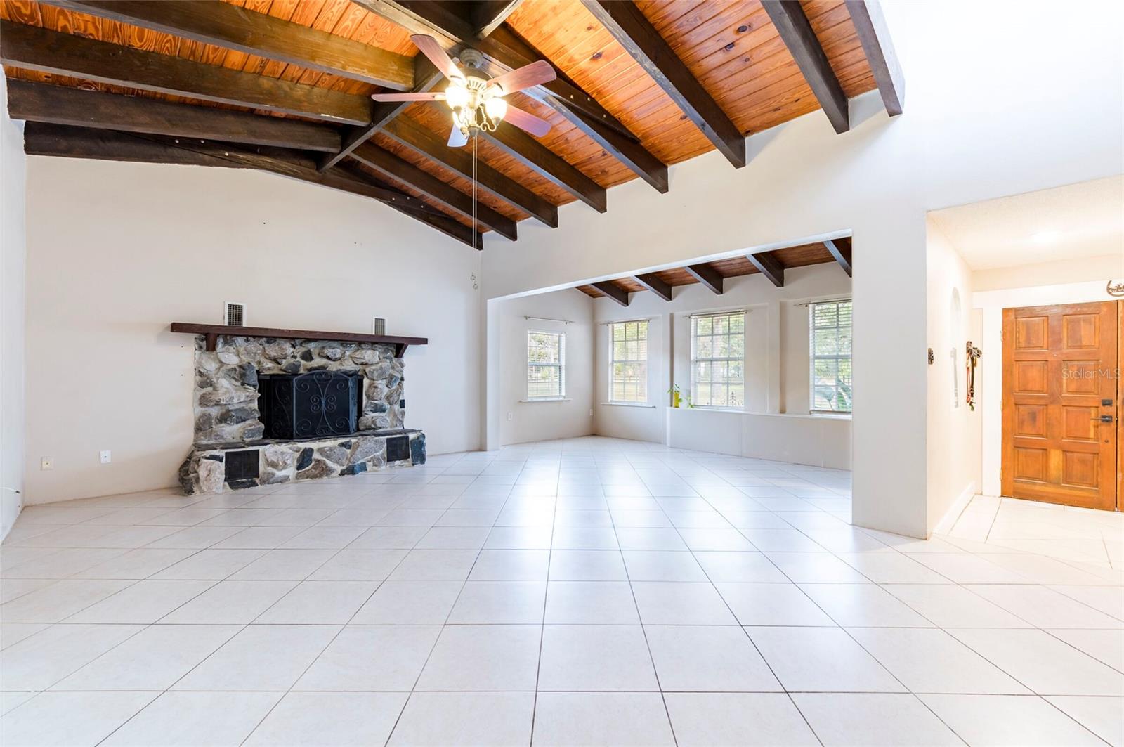 Listing photo id 51 for 12311 Oakwood Drive