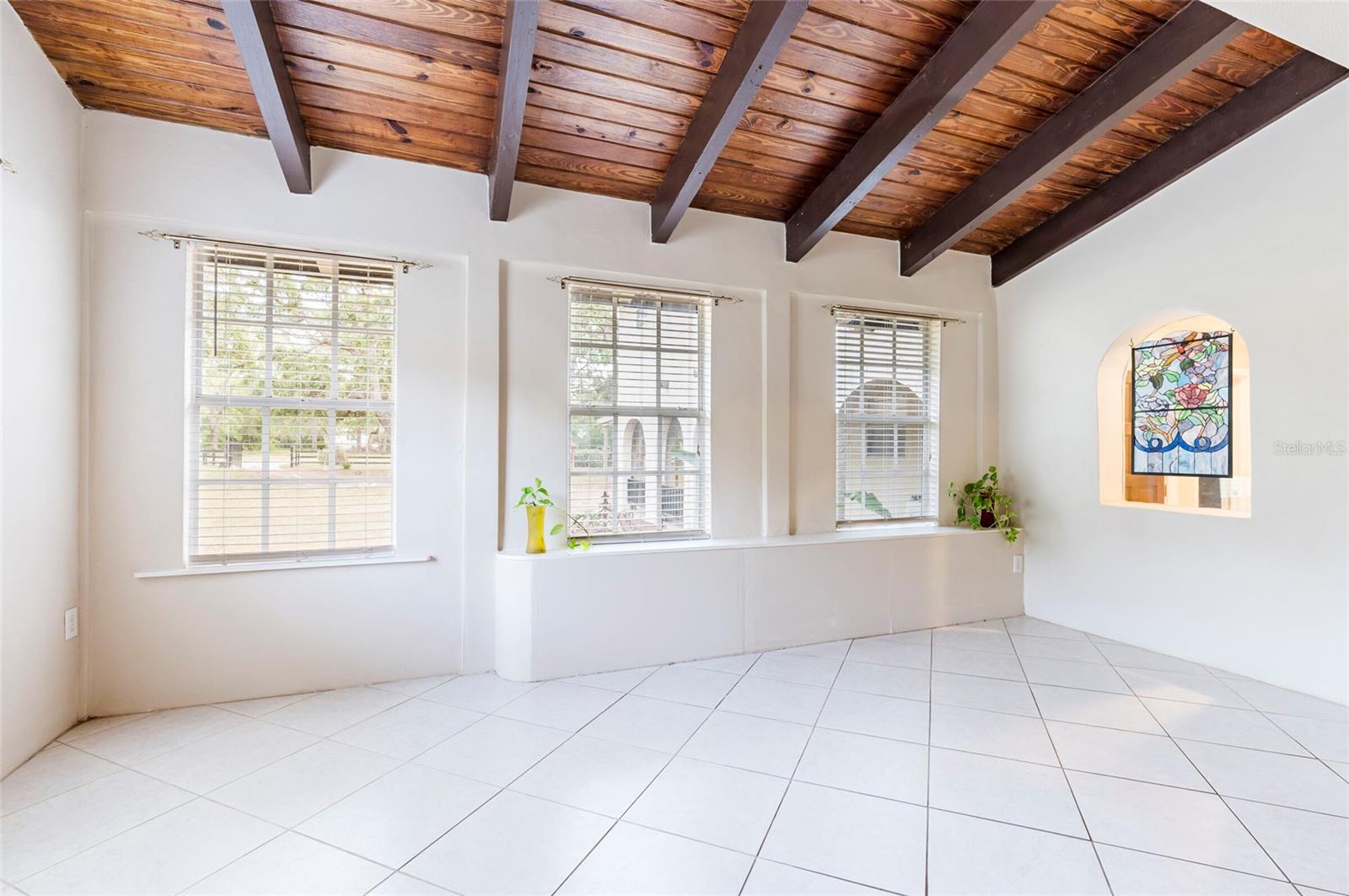 Listing photo id 54 for 12311 Oakwood Drive