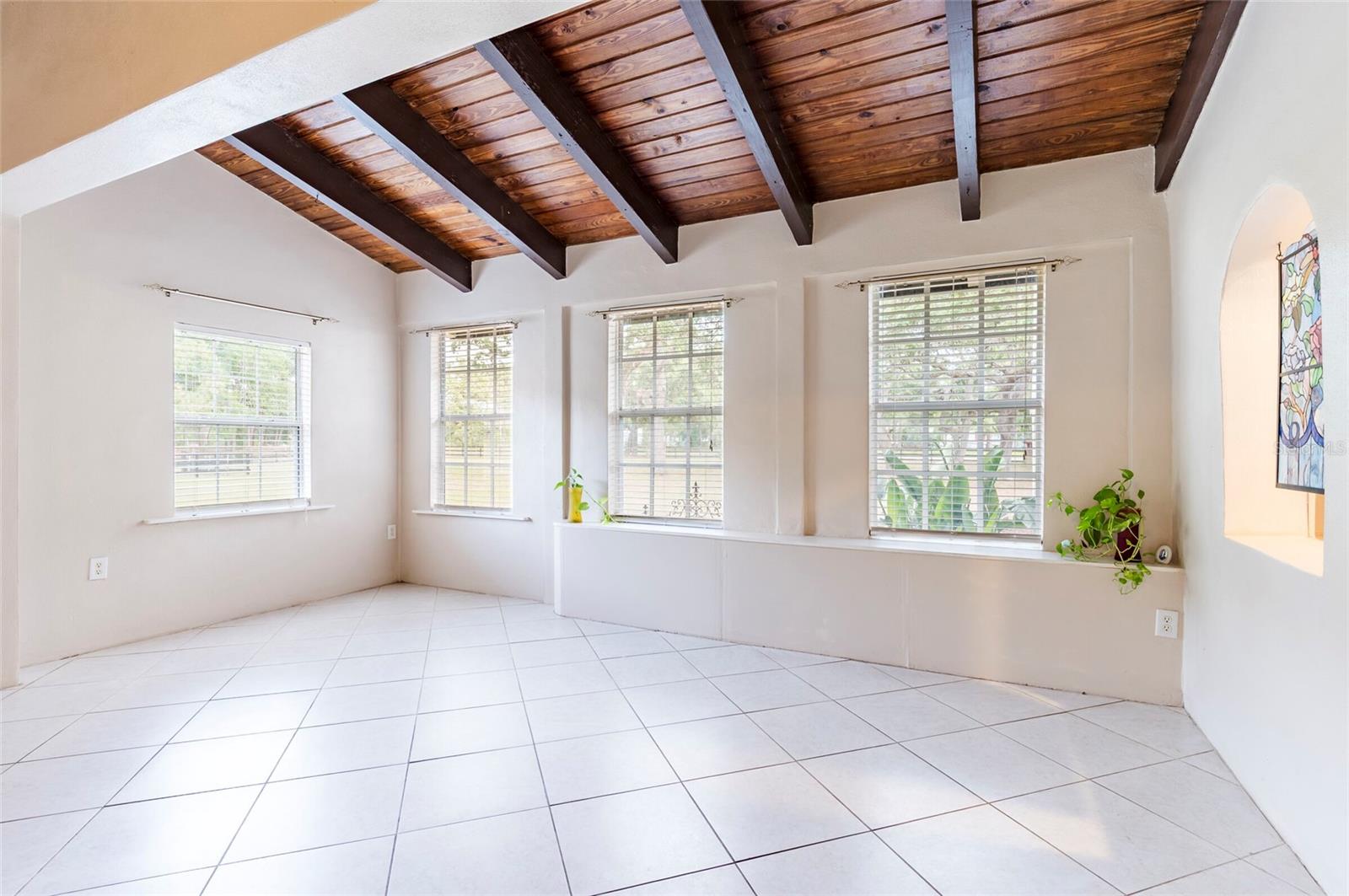 Listing photo id 55 for 12311 Oakwood Drive