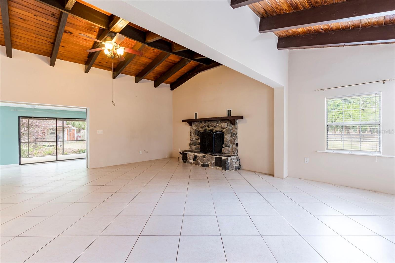 Listing photo id 56 for 12311 Oakwood Drive