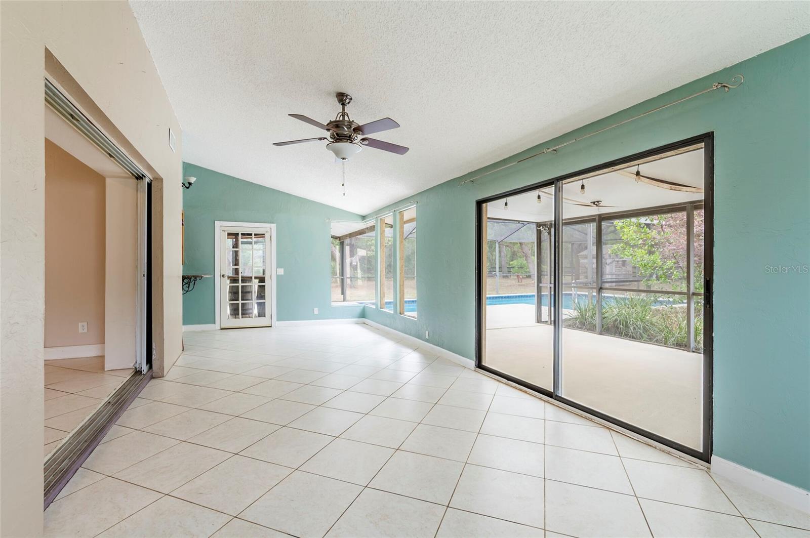 Listing photo id 57 for 12311 Oakwood Drive
