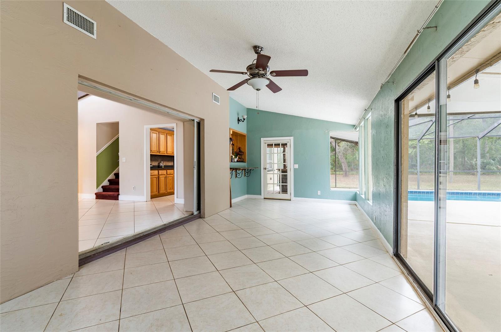 Listing photo id 58 for 12311 Oakwood Drive