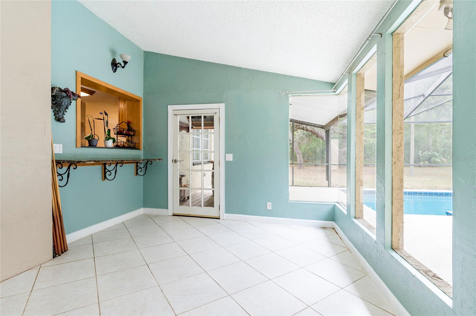 Listing photo id 59 for 12311 Oakwood Drive