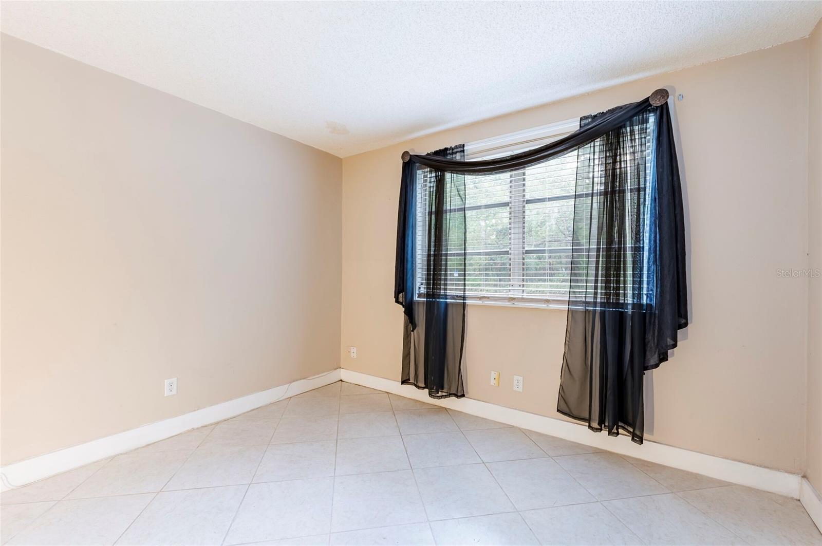 Listing photo id 64 for 12311 Oakwood Drive