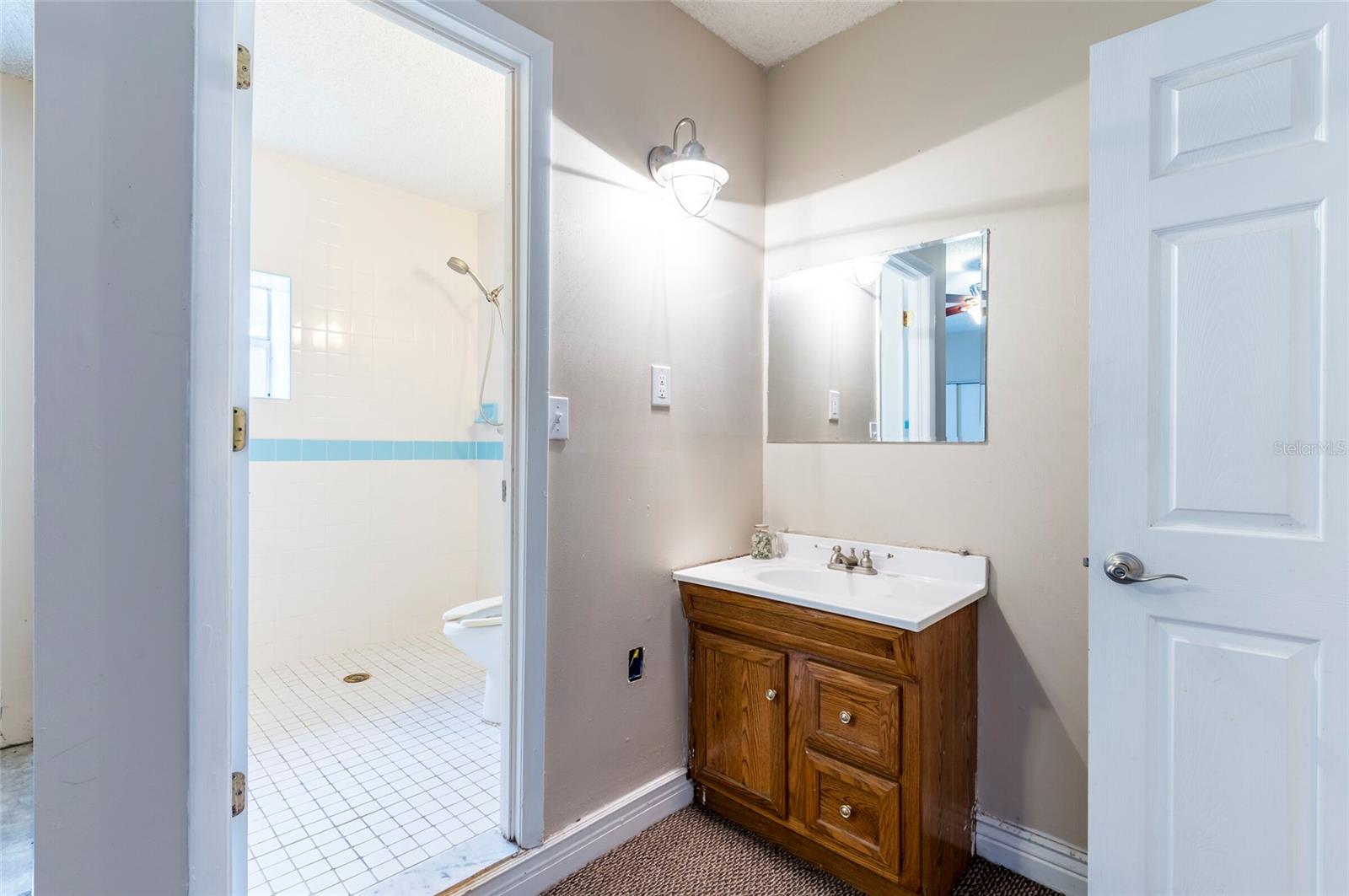 Listing photo id 66 for 12311 Oakwood Drive