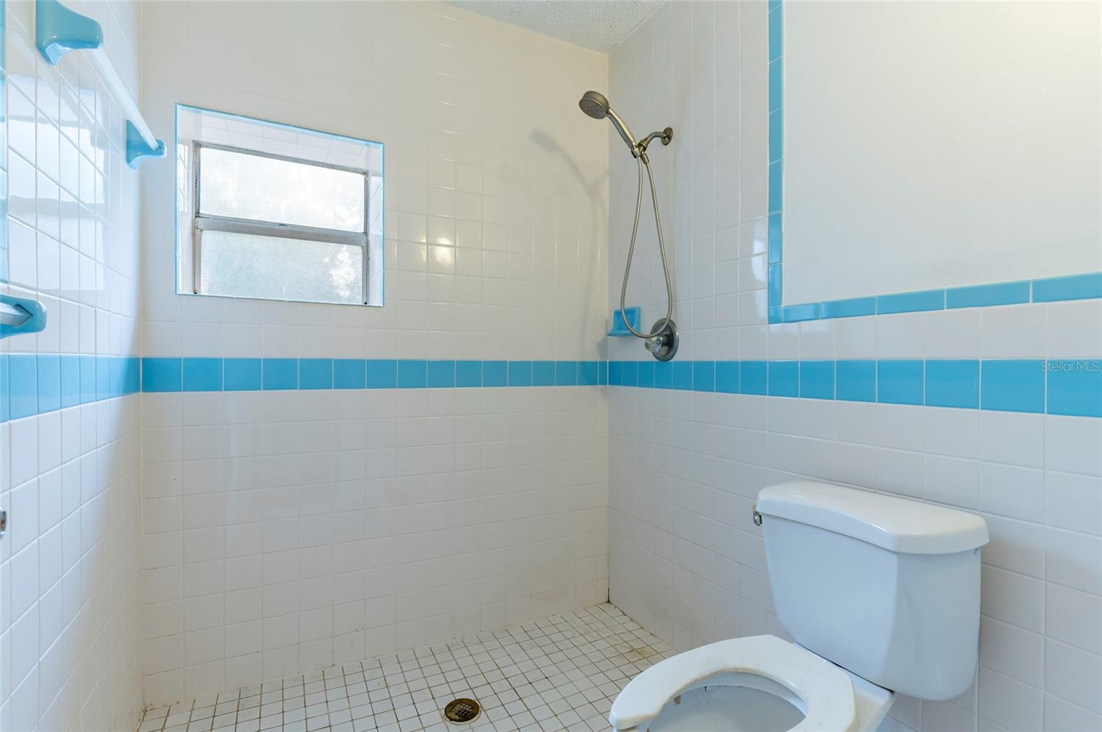 Listing photo id 67 for 12311 Oakwood Drive