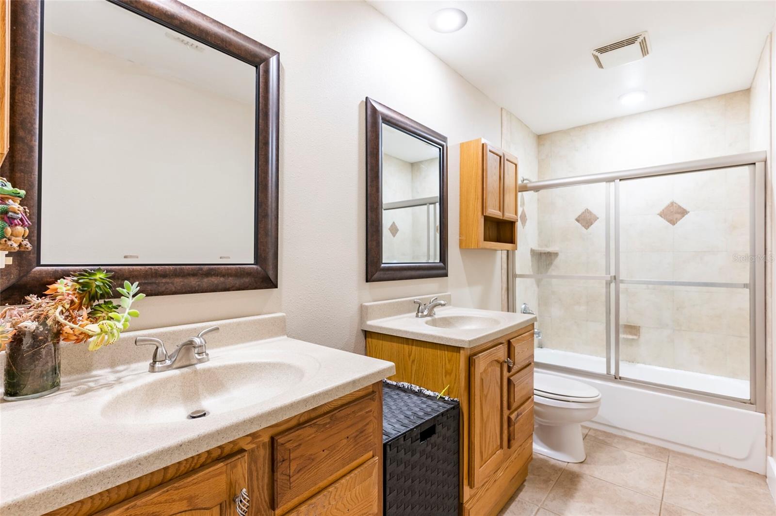Listing photo id 73 for 12311 Oakwood Drive