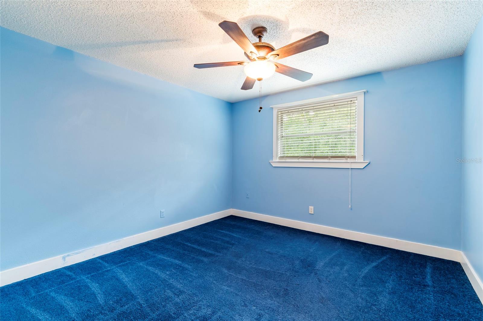 Listing photo id 74 for 12311 Oakwood Drive