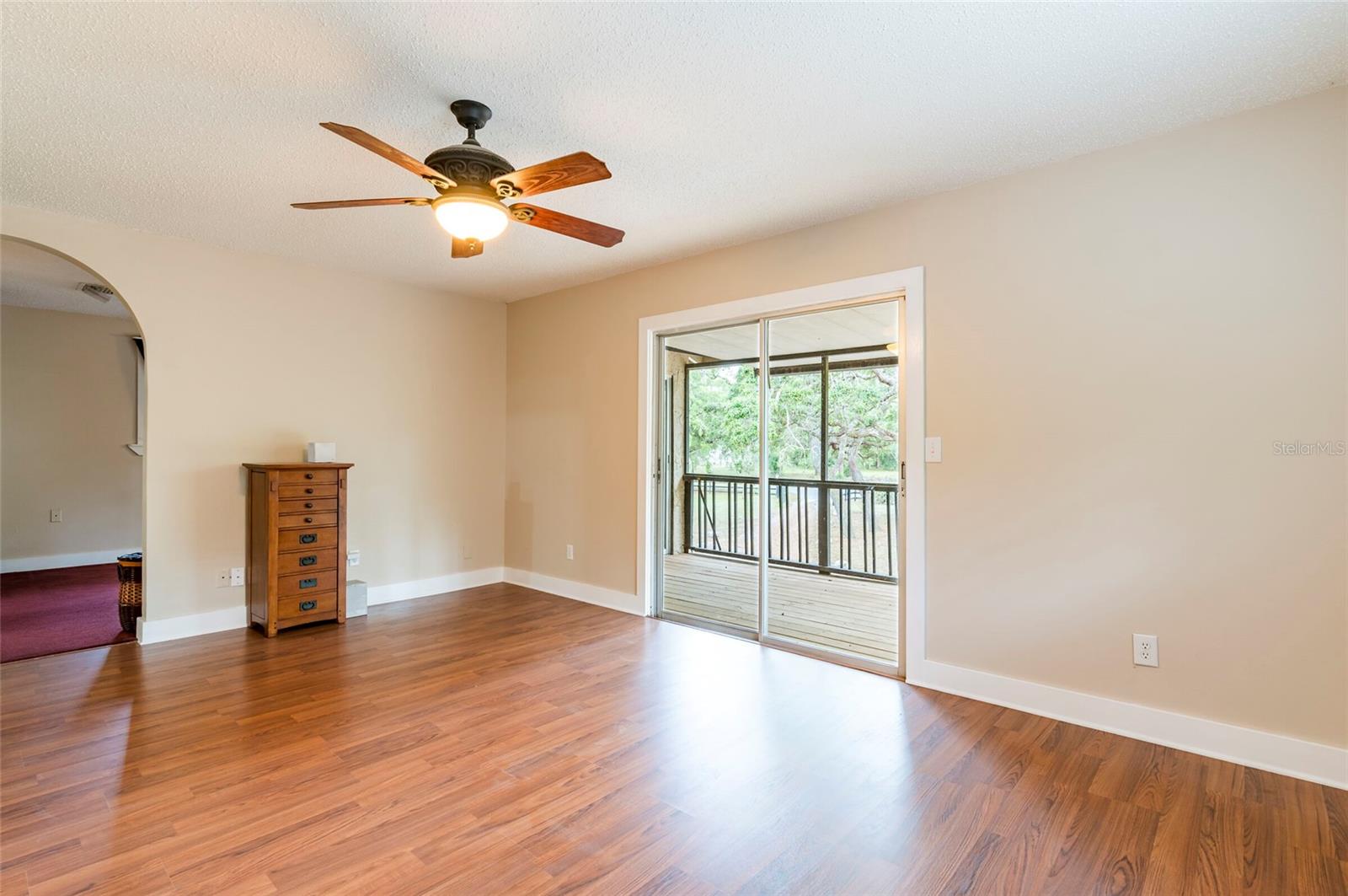 Listing photo id 78 for 12311 Oakwood Drive