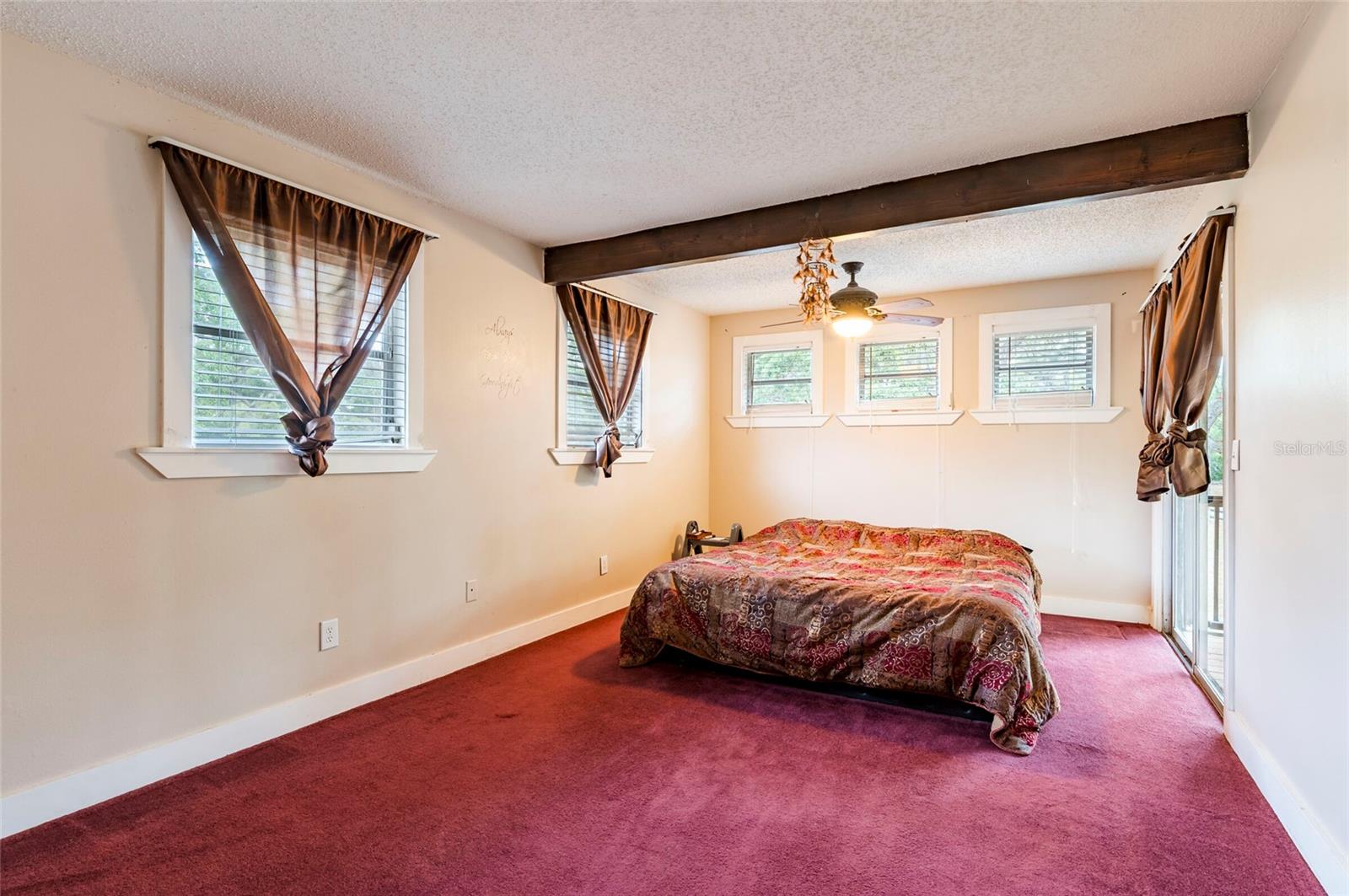 Listing photo id 79 for 12311 Oakwood Drive