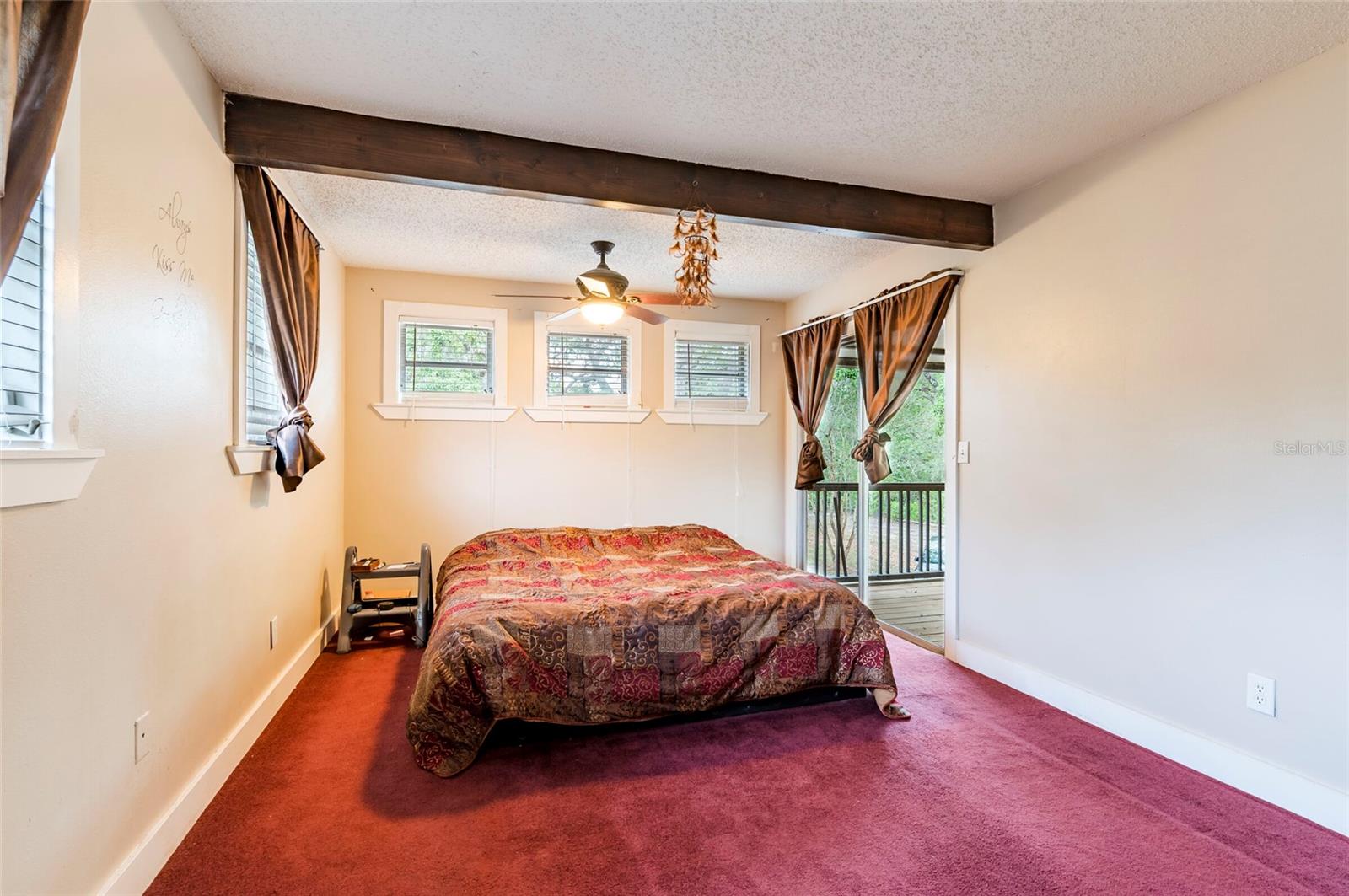 Listing photo id 80 for 12311 Oakwood Drive
