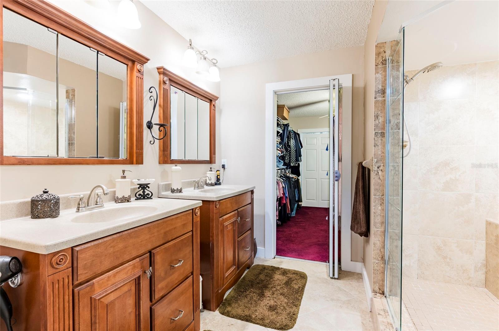 Listing photo id 81 for 12311 Oakwood Drive