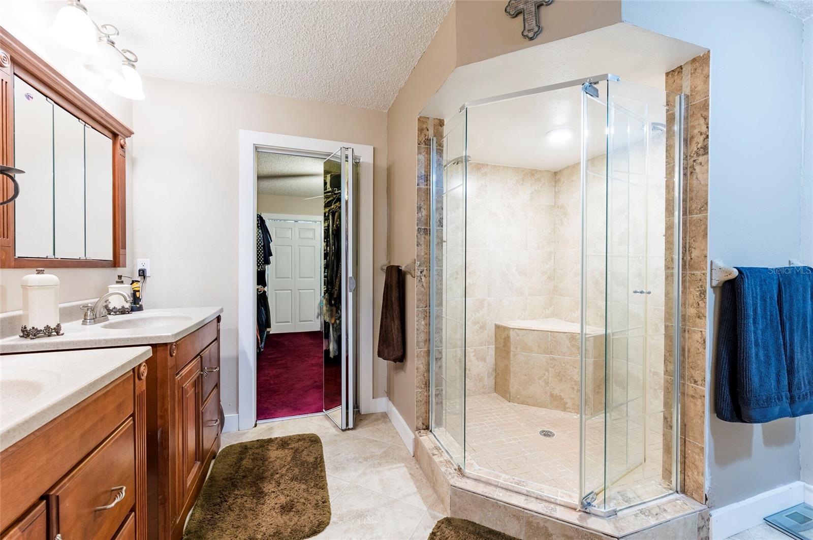 Listing photo id 82 for 12311 Oakwood Drive