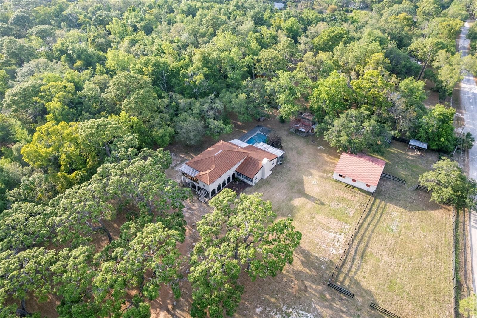 Listing photo id 7 for 12311 Oakwood Drive