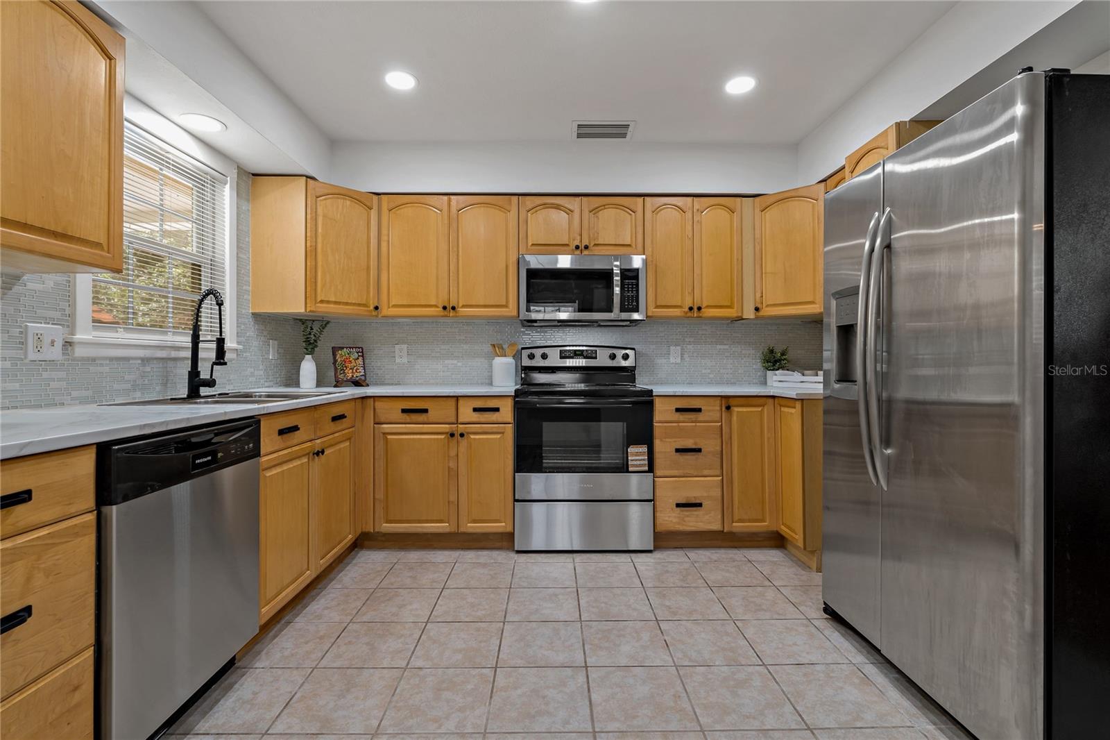 Image 6 of 42 For 39542 Friends Avenue