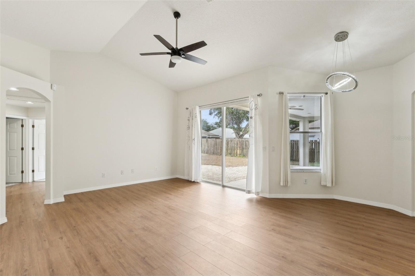 Image 14 of 47 For 9422 Clover Glen Drive