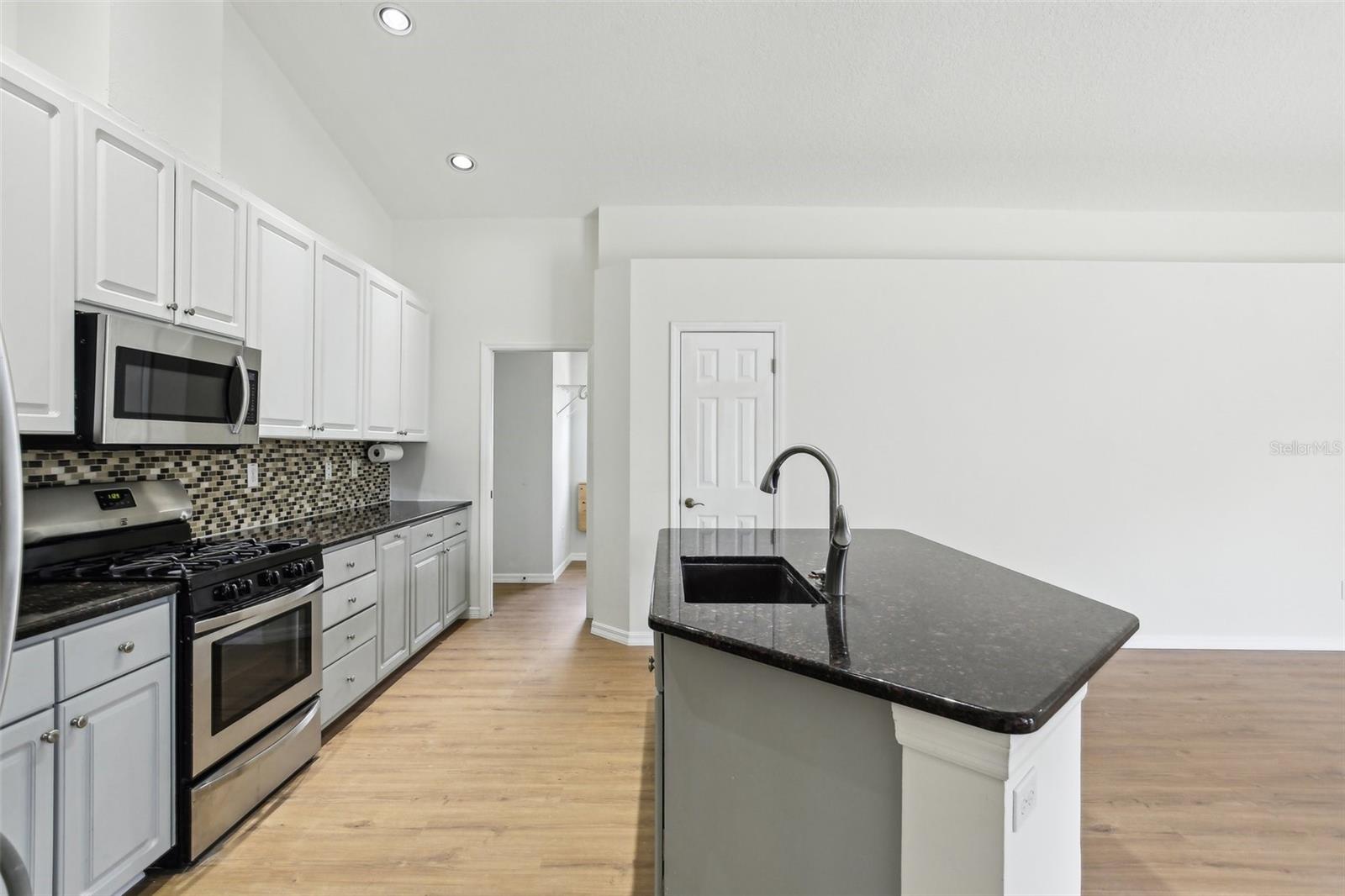 Image 16 of 47 For 9422 Clover Glen Drive
