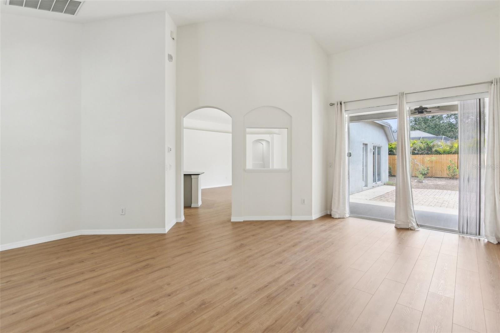Image 4 of 47 For 9422 Clover Glen Drive