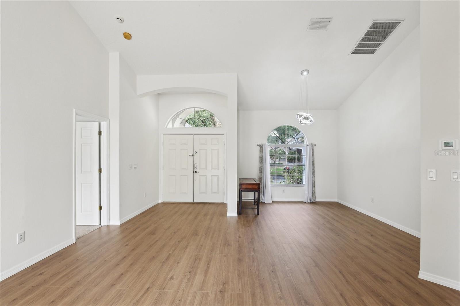 Image 7 of 47 For 9422 Clover Glen Drive