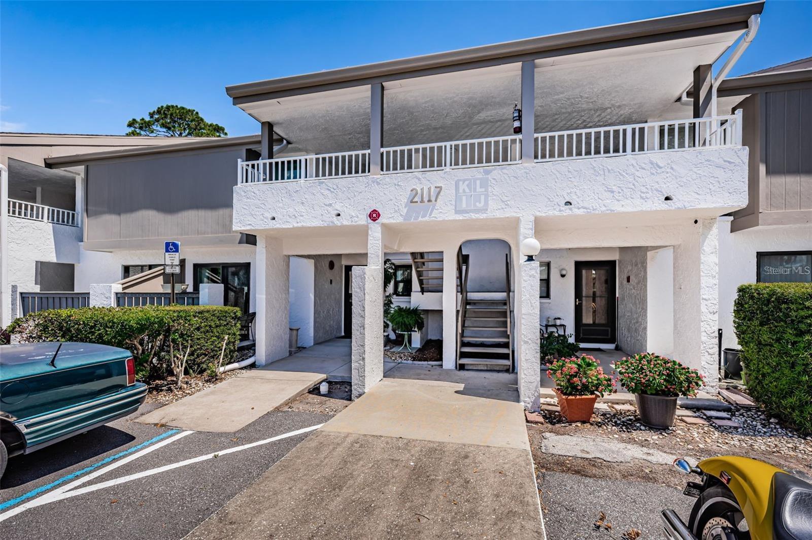 Details for 2117 Lakewood Club Drive S 7k, ST PETERSBURG, FL 33712