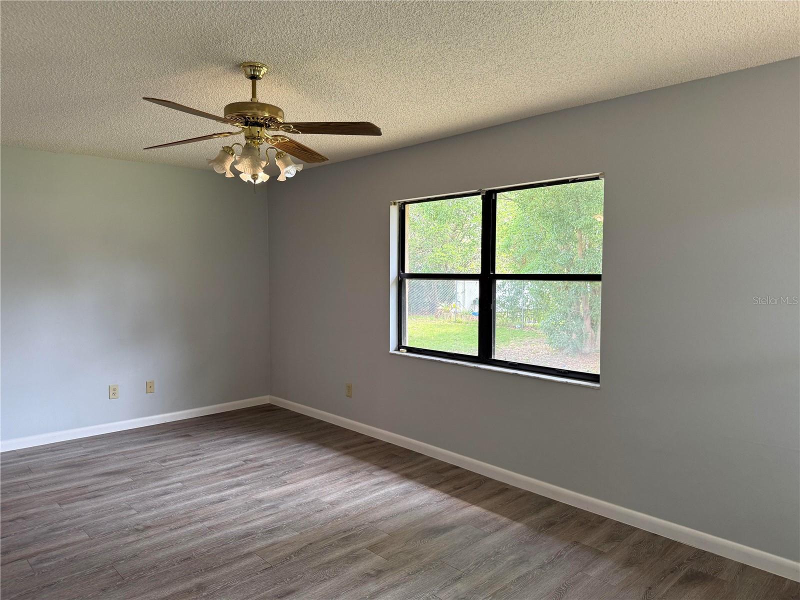 Listing photo id 14 for 13742 14th Street