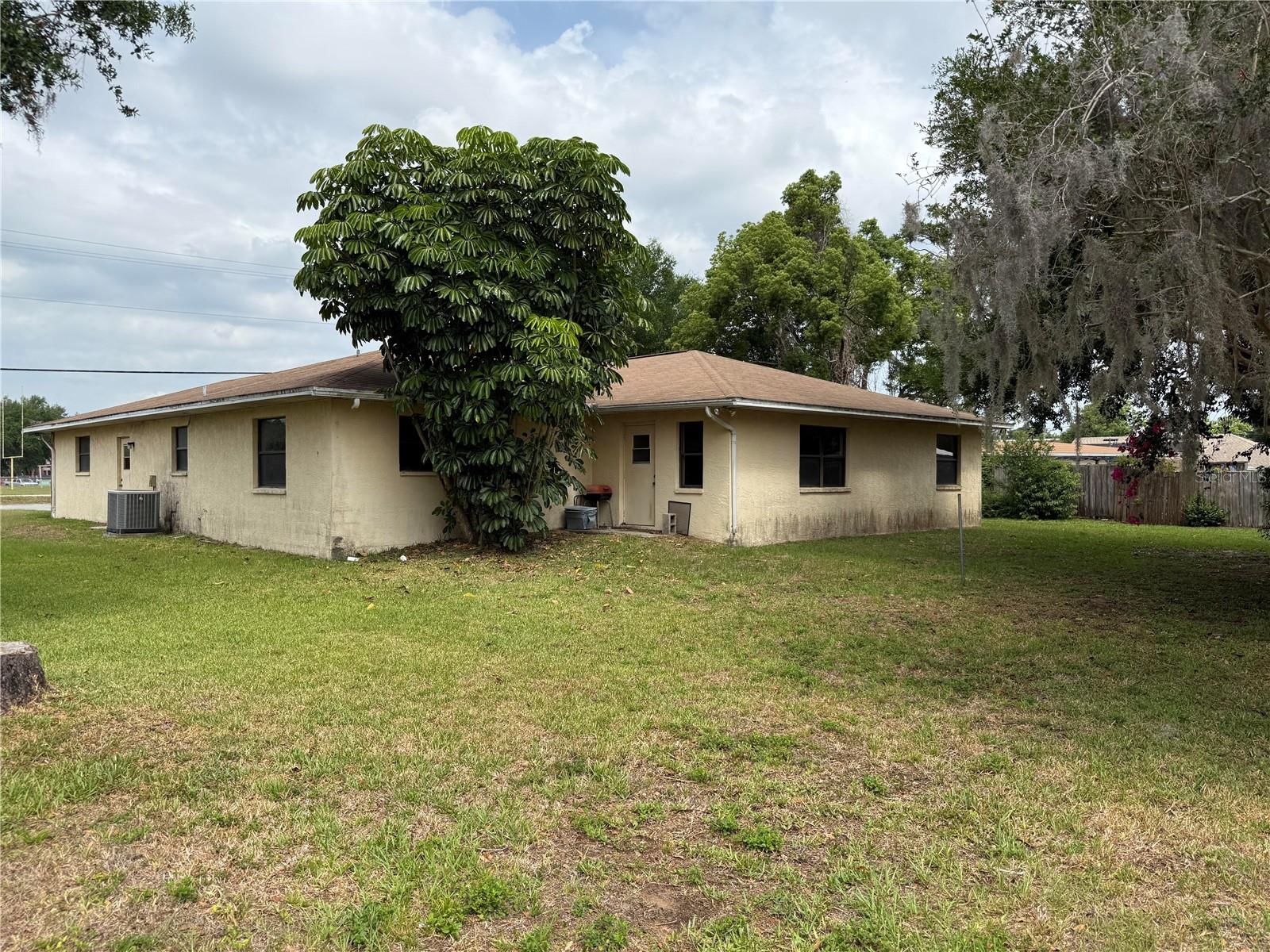 Listing photo id 18 for 13742 14th Street