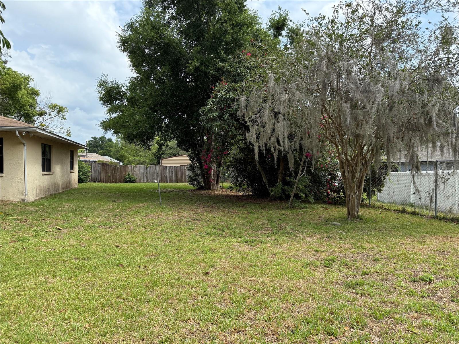 Listing photo id 19 for 13742 14th Street