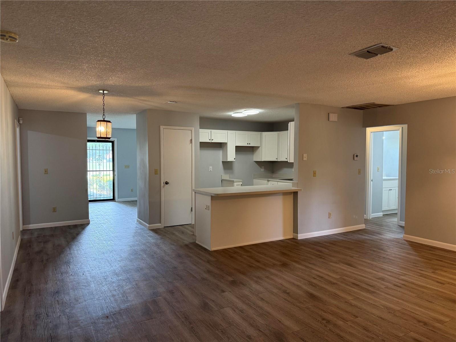 Listing photo id 2 for 13742 14th Street