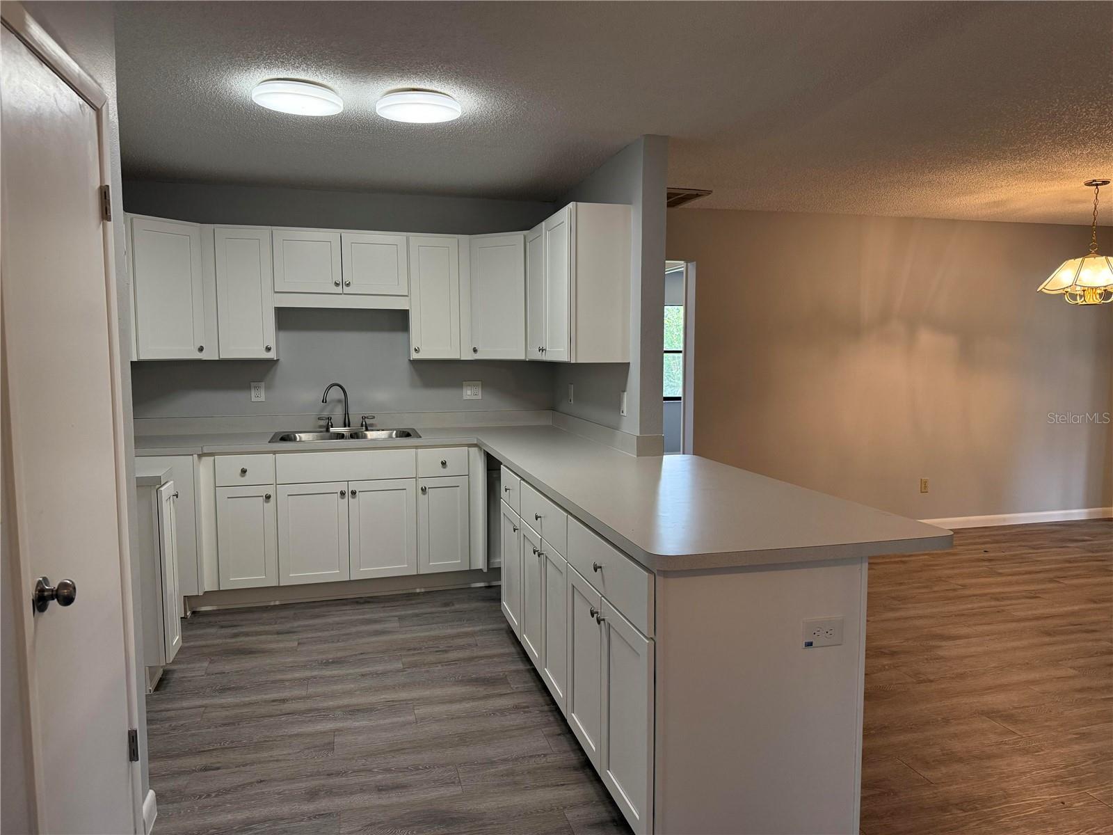 Listing photo id 3 for 13742 14th Street