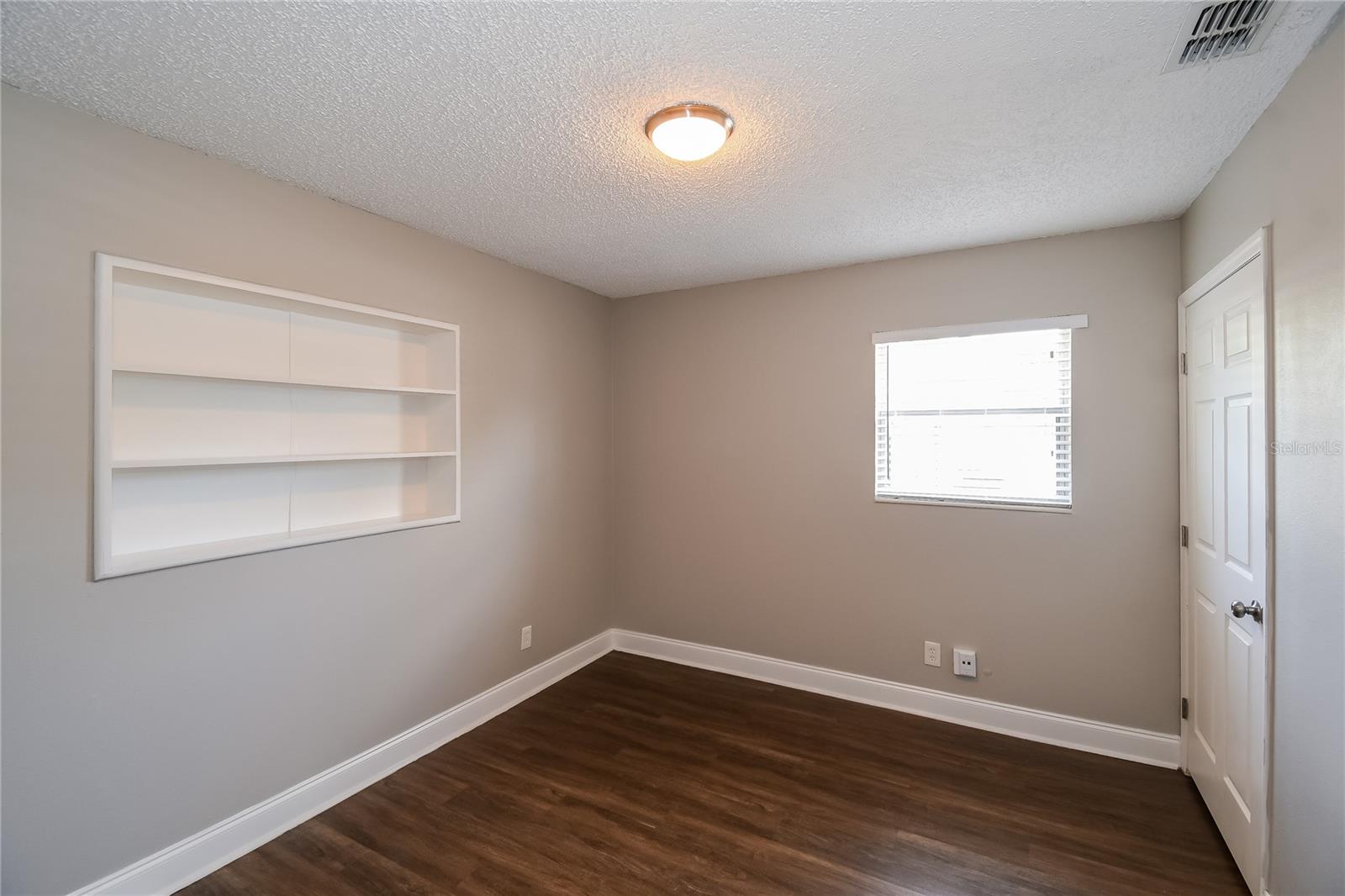 Image 11 of 16 For 11733 Surfwood Avenue