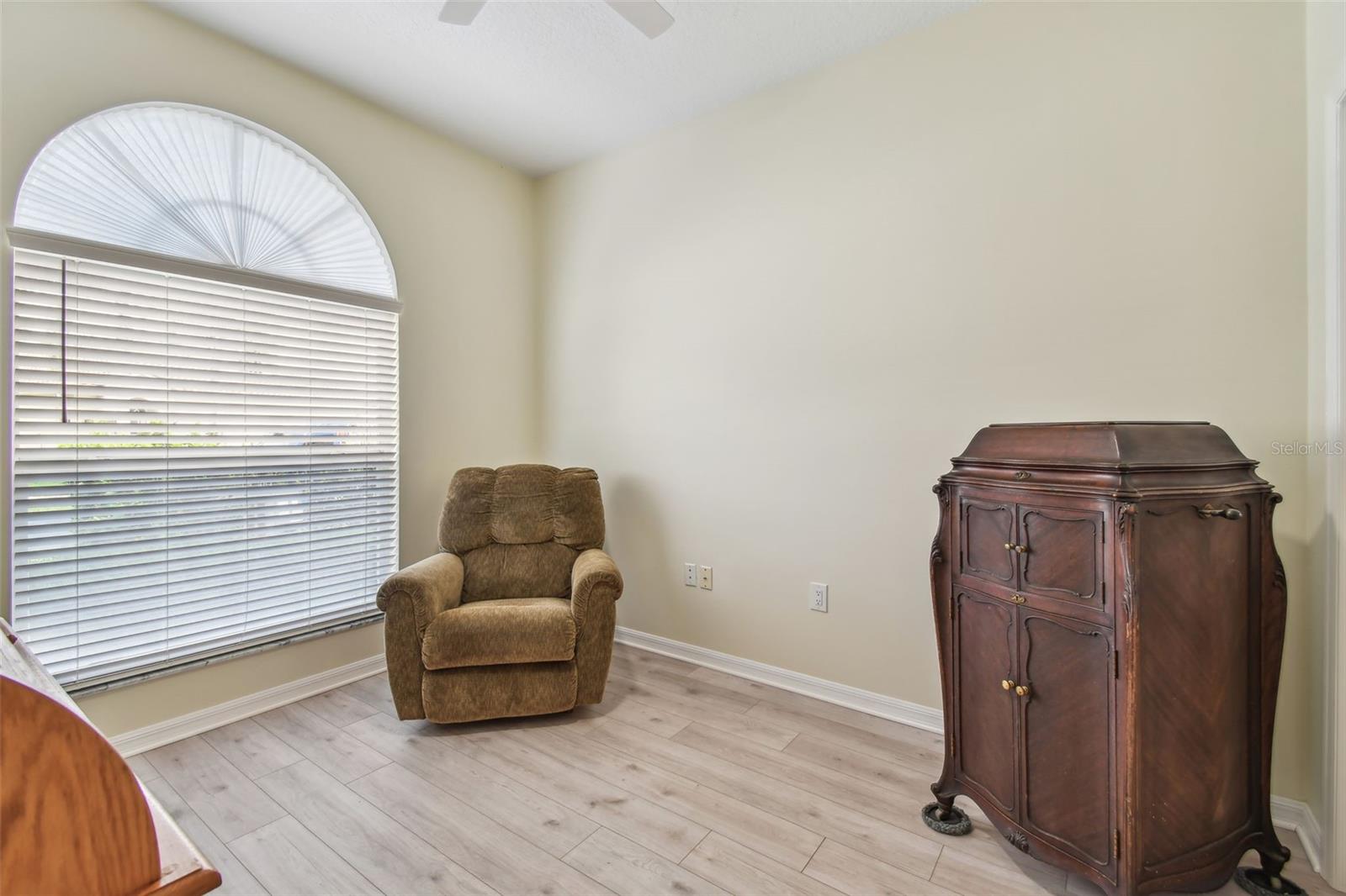Image 13 of 23 For 3762 Darston Street