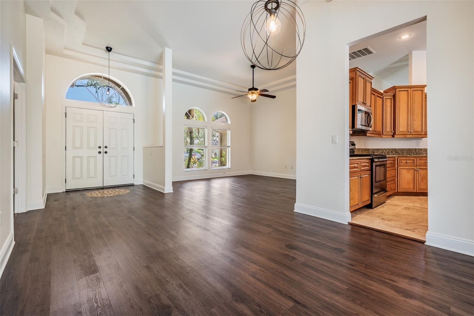 Image 4 of 34 For 12421 Seabrook Drive