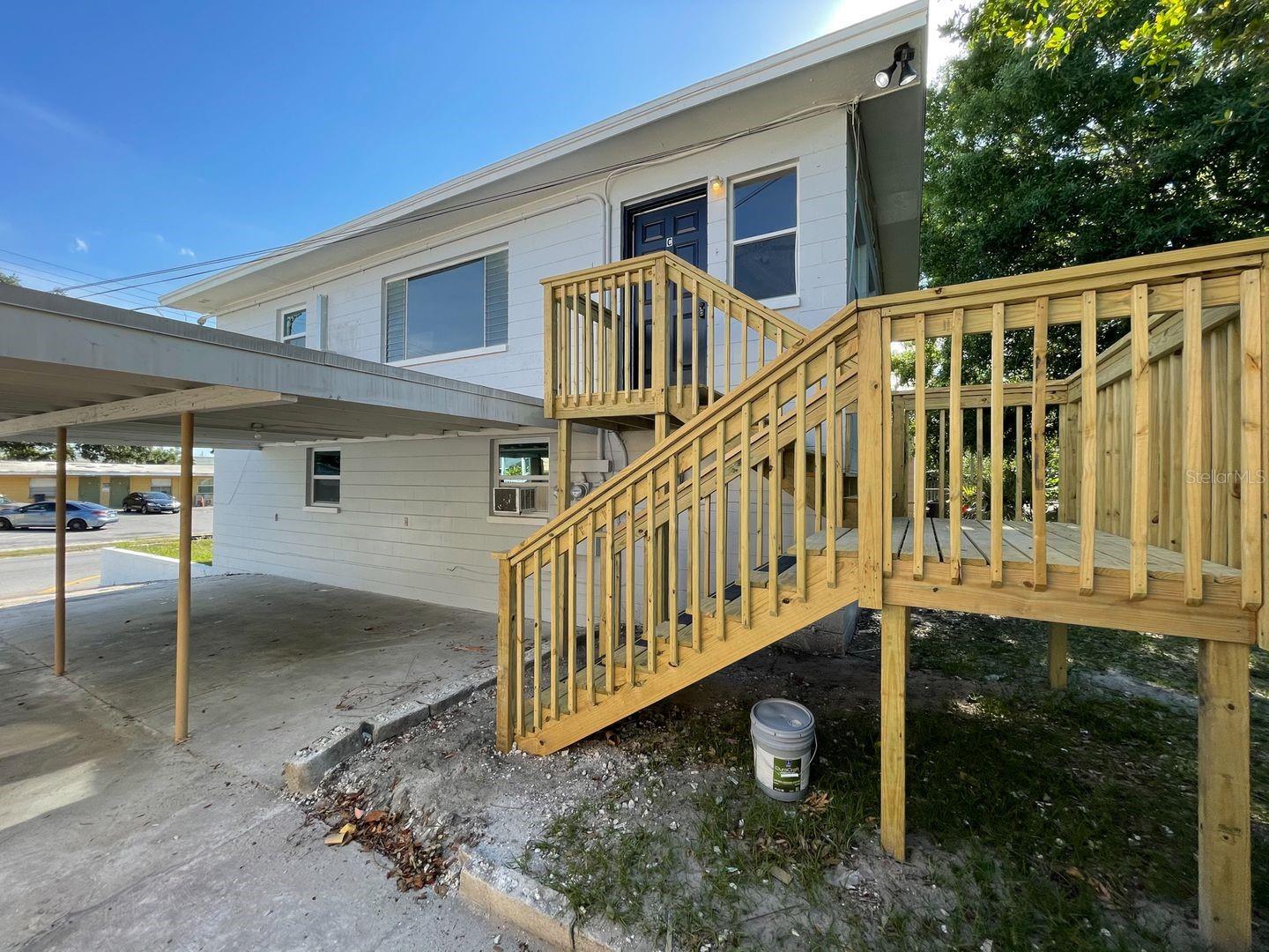 Listing photo id 8 for 2704 Columbus Drive