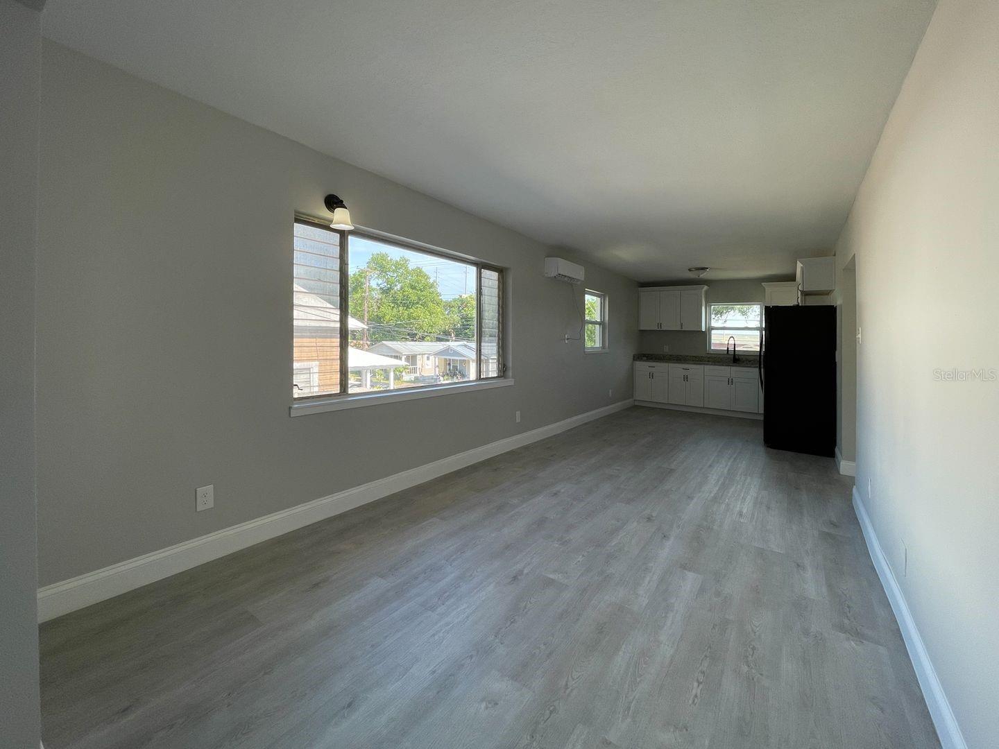 Listing photo id 1 for 2704 Columbus Drive
