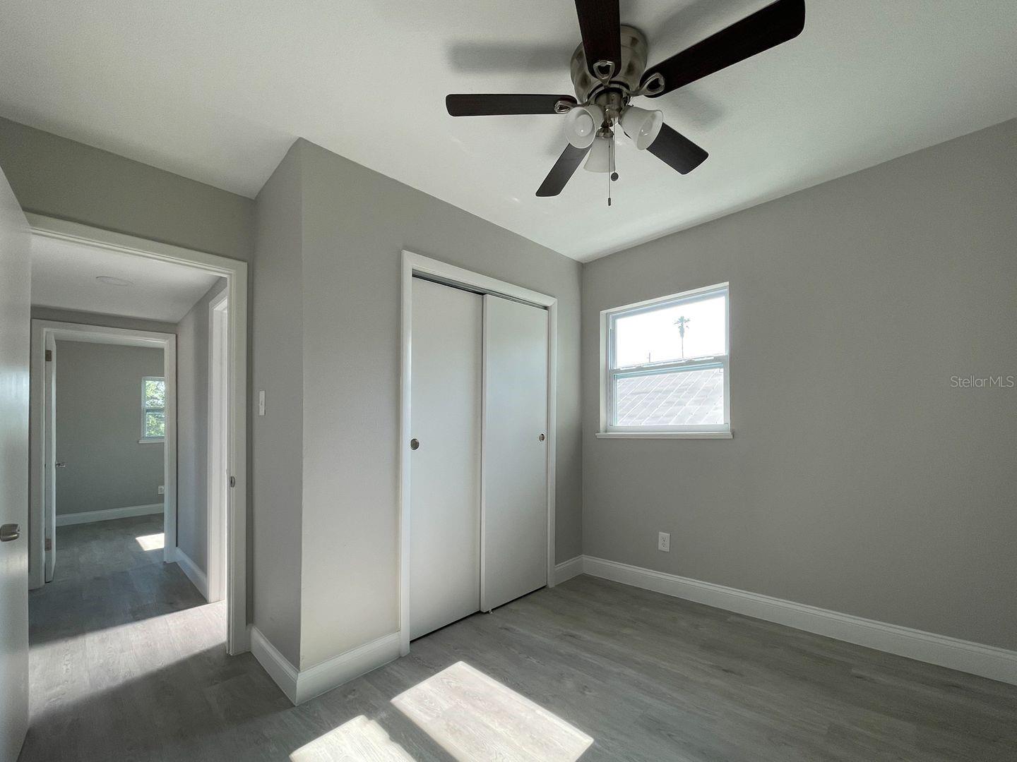 Listing photo id 4 for 2704 Columbus Drive