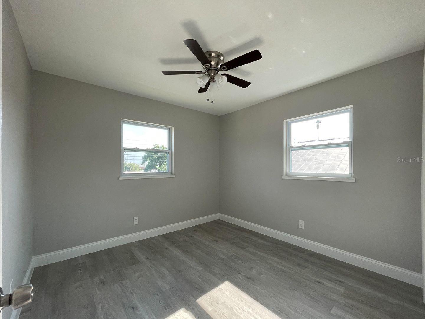 Listing photo id 5 for 2704 Columbus Drive