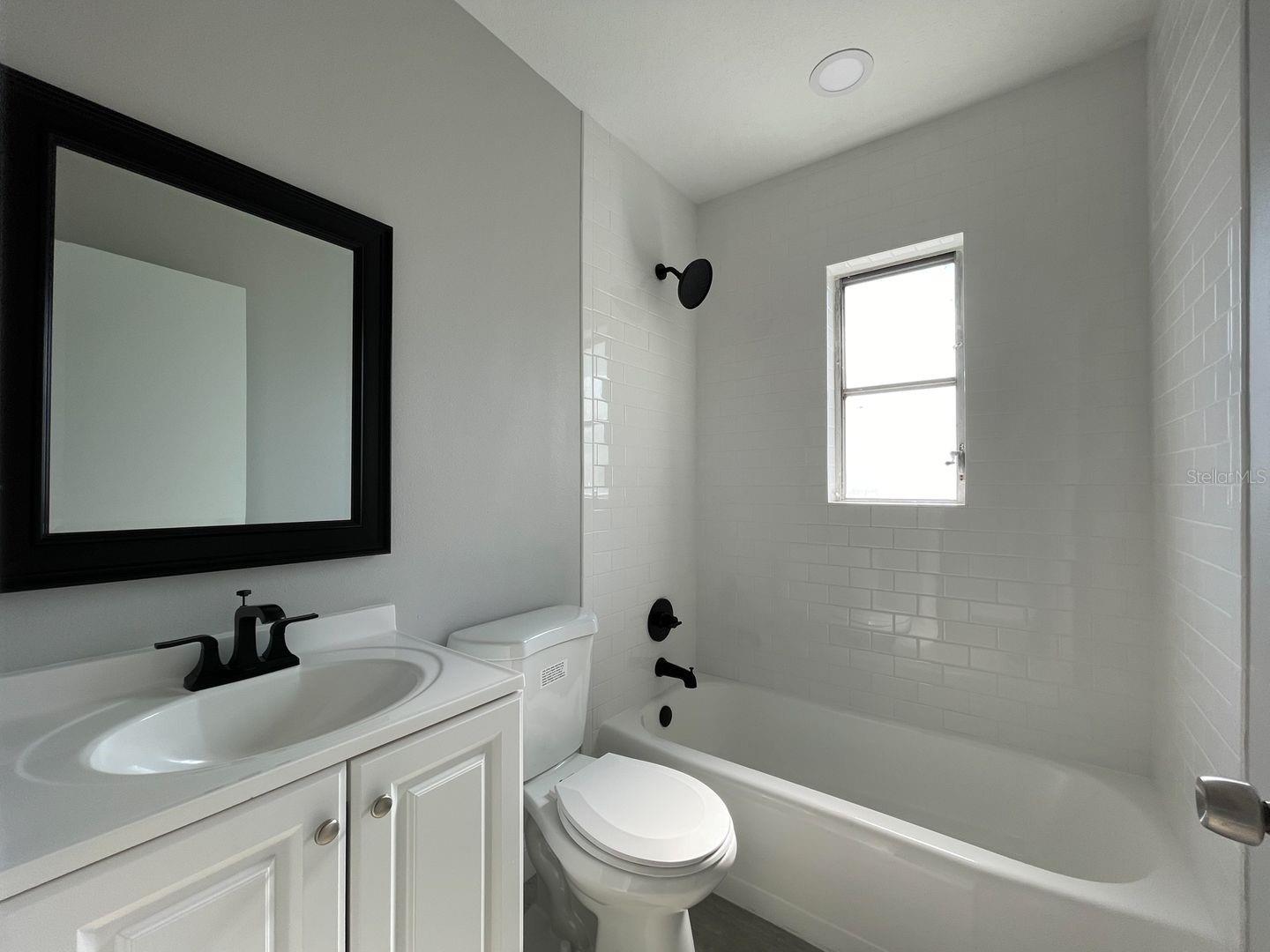 Listing photo id 6 for 2704 Columbus Drive
