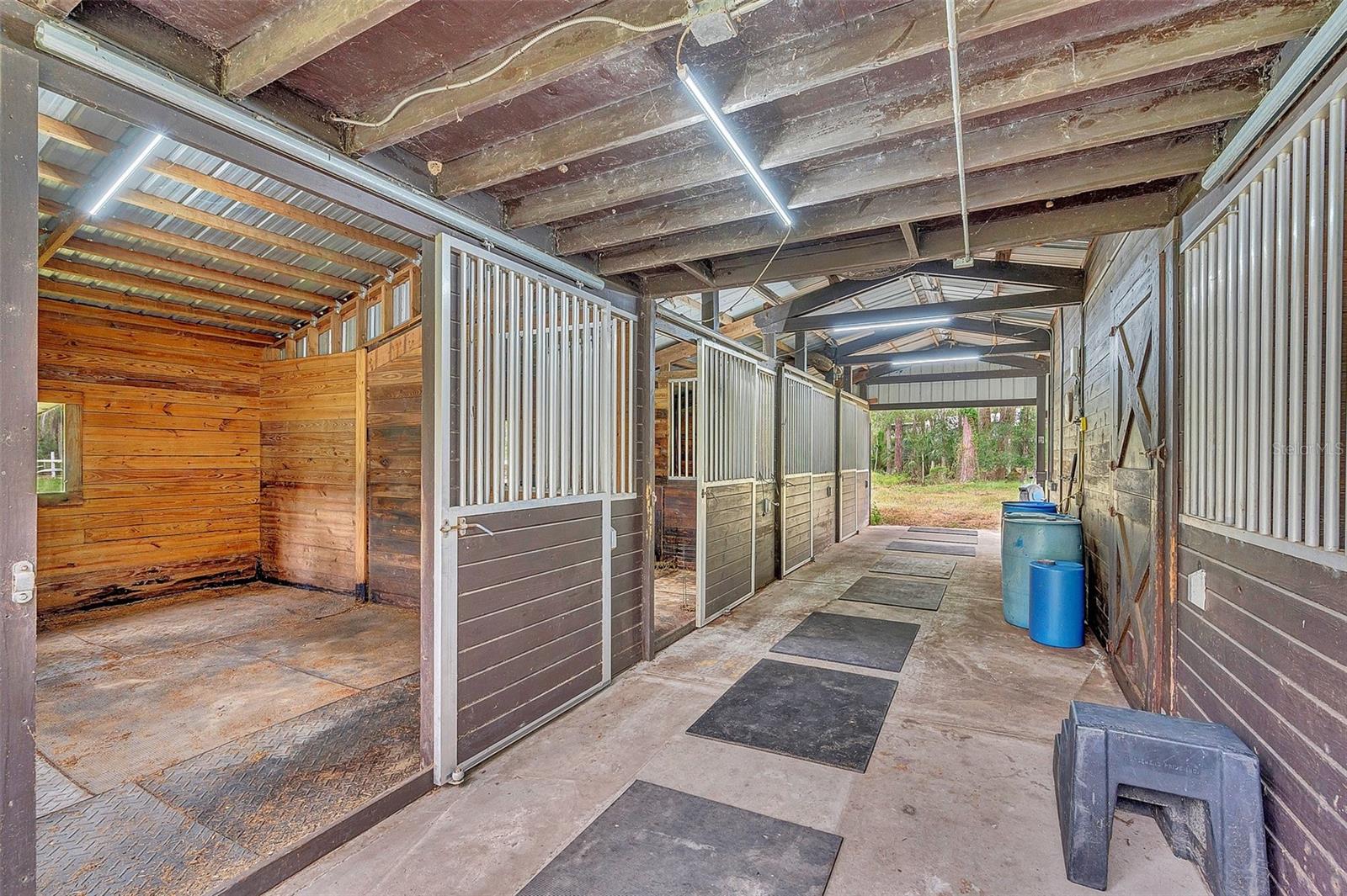 Listing photo id 12 for 655 Appaloosa Road