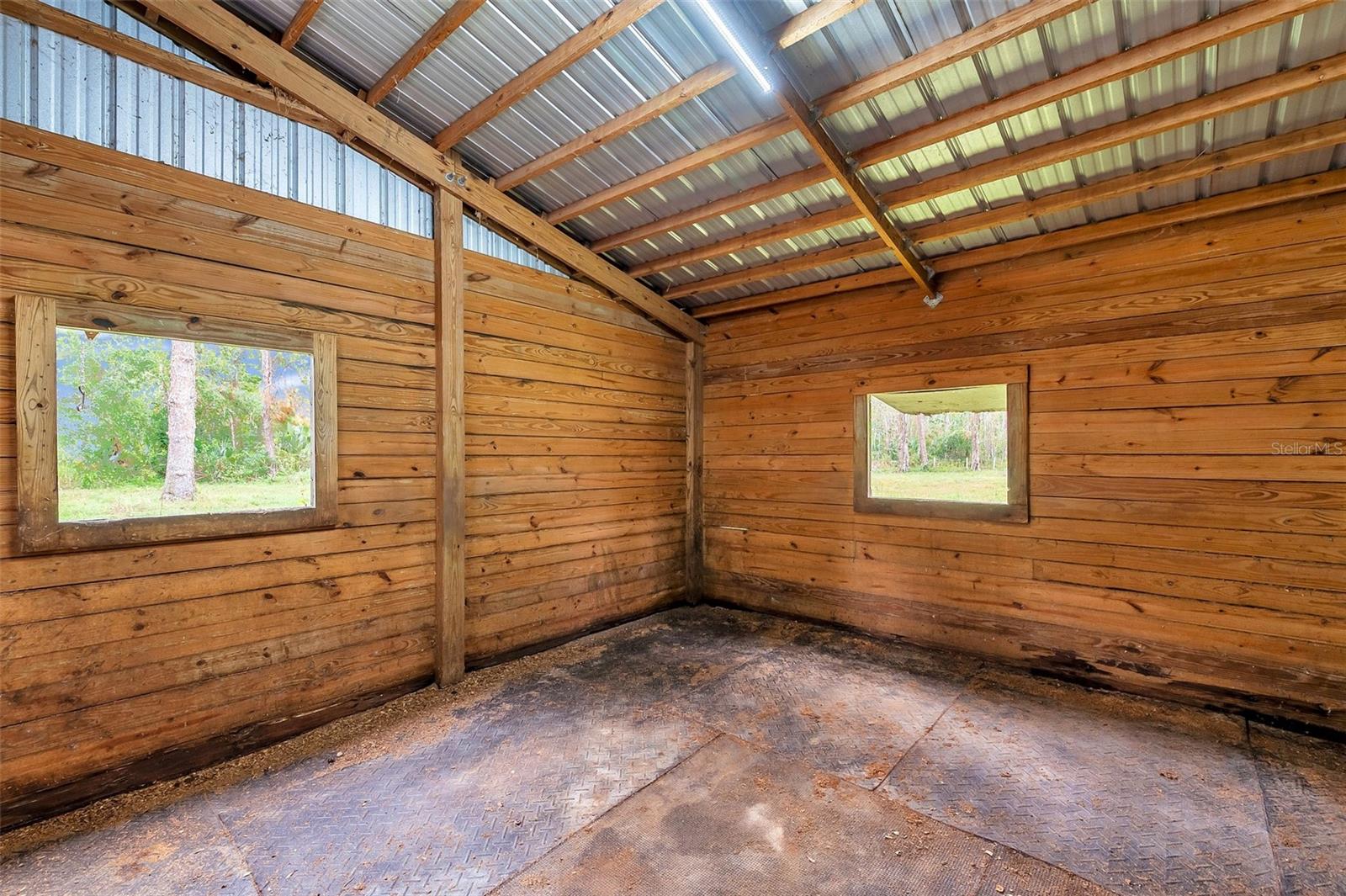 Listing photo id 13 for 655 Appaloosa Road