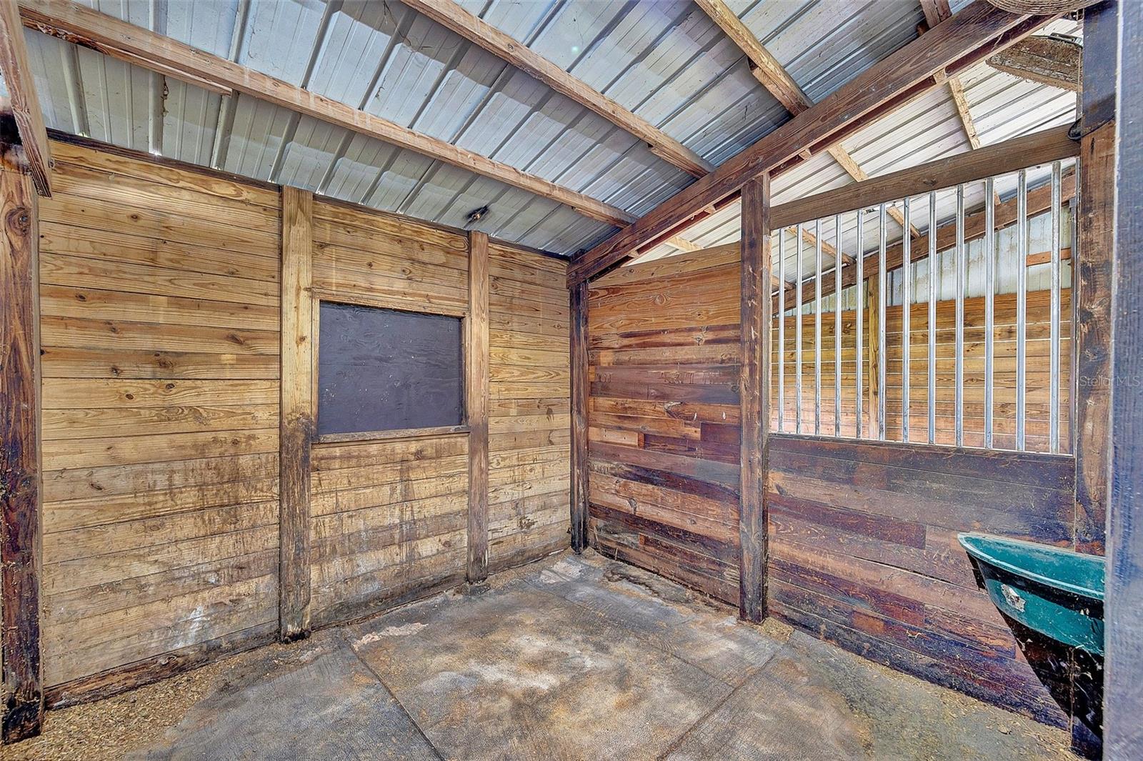 Listing photo id 15 for 655 Appaloosa Road