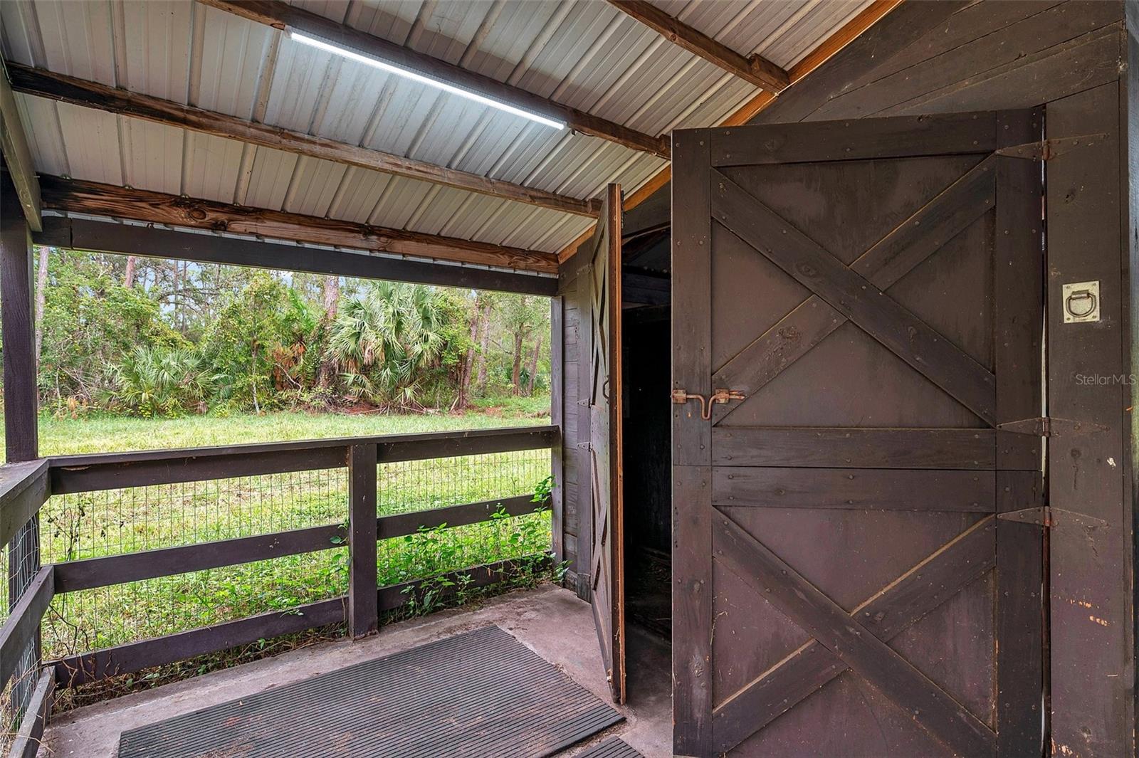 Listing photo id 18 for 655 Appaloosa Road
