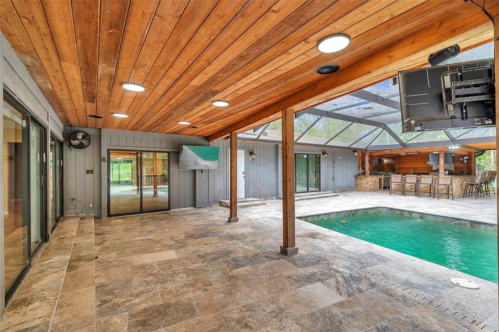 Listing photo id 23 for 655 Appaloosa Road