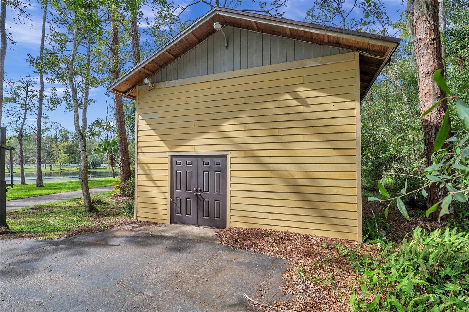 Listing photo id 1 for 655 Appaloosa Road