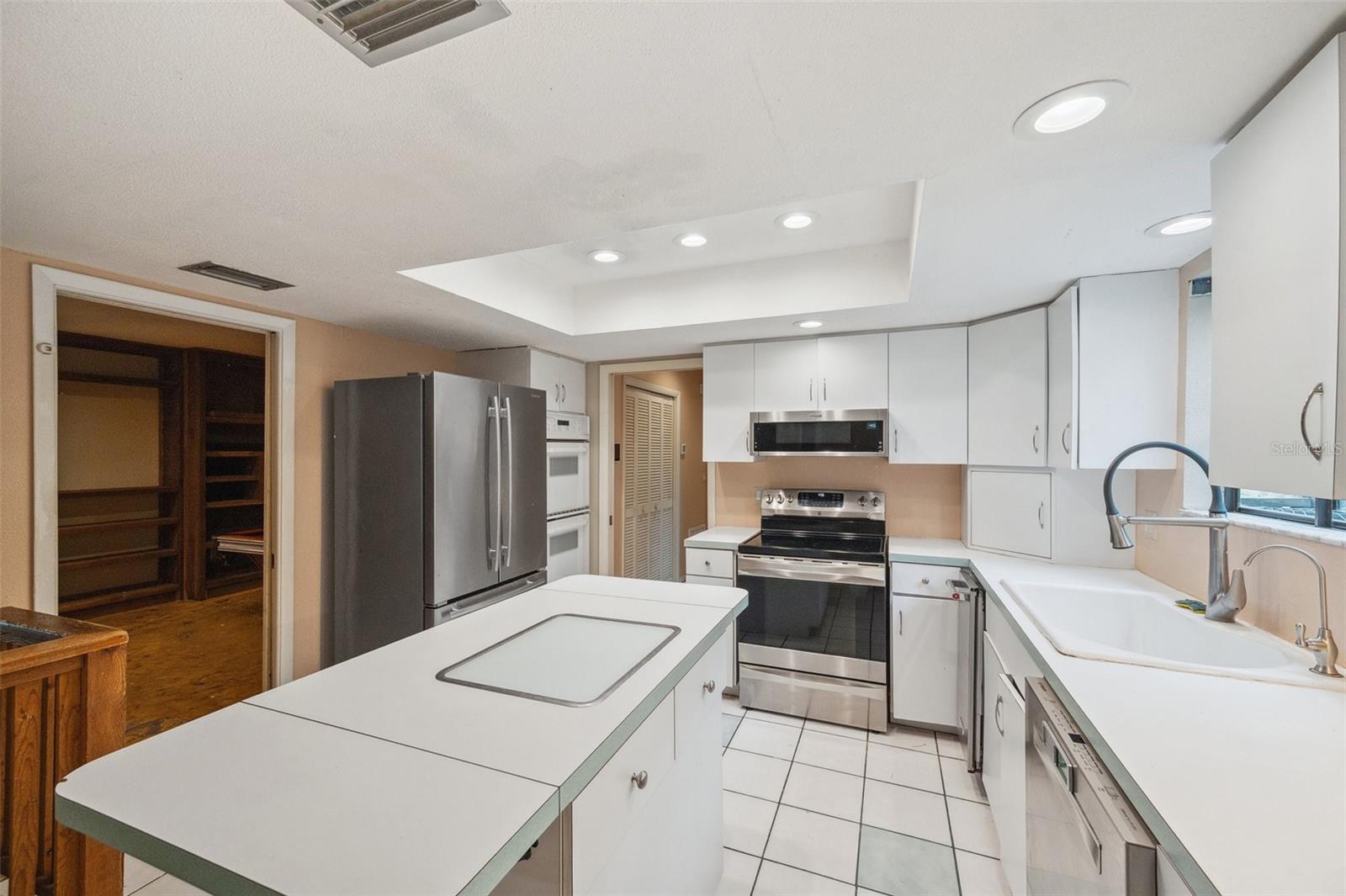 Listing photo id 30 for 655 Appaloosa Road