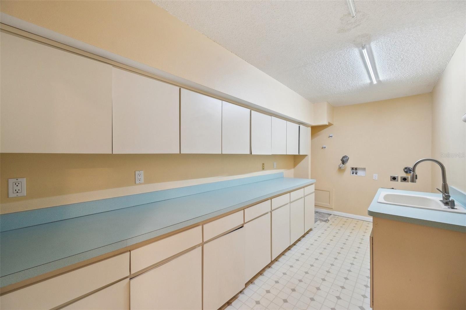 Listing photo id 32 for 655 Appaloosa Road